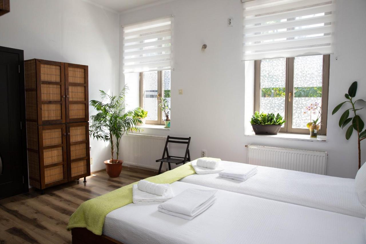 Cosy Apartment In City Centre Oradea Exterior foto